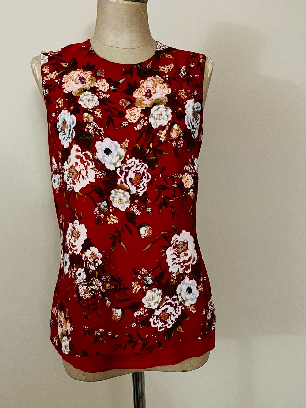 Lex & Madison Red Floral Sleeveless Tank